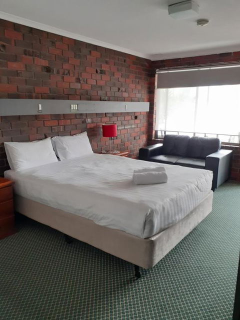 Wentworth Club Motel - Sunshine Coast Guide 3