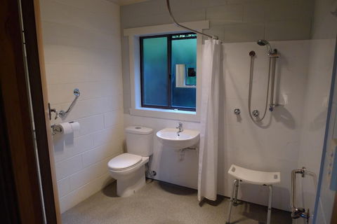 Willaway Motel Apartments - Sunshine Coast Guide 3