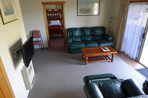 Willaway Motel Apartments - Sunshine Coast Guide 6