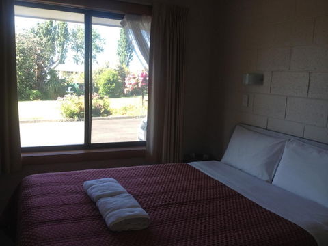 Willaway Motel Apartments - Sunshine Coast Guide 4