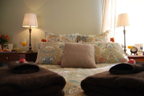 Highclaire House Bed & Breakfast - Sunshine Coast Guide 0