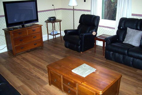 Smith Street Villa Naracoorte - Sunshine Coast Guide 7
