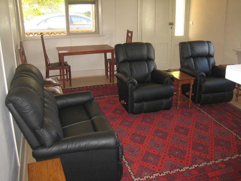 Showgrounds Cottage Naracoorte - Sunshine Coast Guide 1