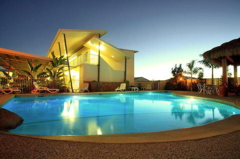 Mayfair Motel Emerald - Sunshine Coast Guide 4