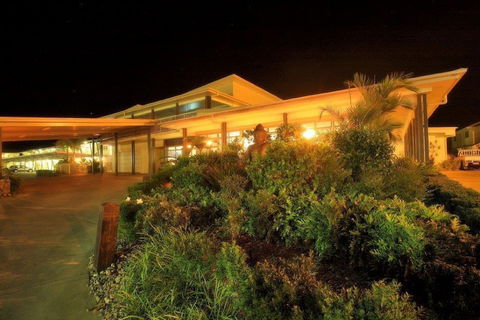 Mayfair Motel Emerald - Sunshine Coast Guide 1