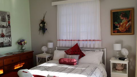 Andavine House Bed & Breakfast - Sunshine Coast Guide 0
