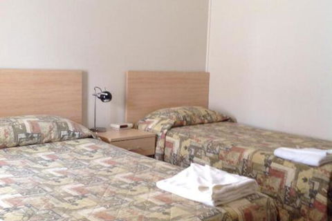 Mia Motel - Sunshine Coast Guide 7