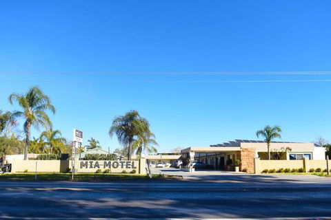 Mia Motel - Sunshine Coast Guide 3