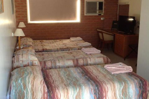 Mia Motel - Sunshine Coast Guide 6