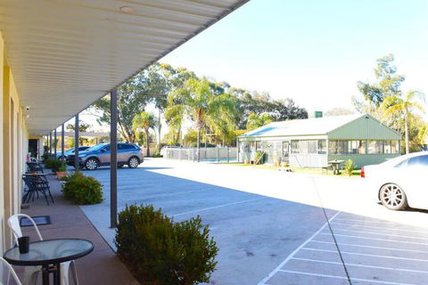 Mia Motel - Sunshine Coast Guide 5