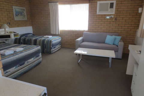 Aspley Pioneer Motel - Sunshine Coast Guide 3