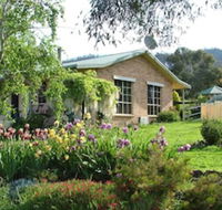 Halls on Falls Homestead - Sunshine Coast Guide