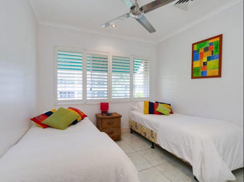 Azure Waters - Sunshine Coast Guide 0