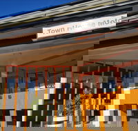 Town House Motor Inn - Sunshine Coast Guide