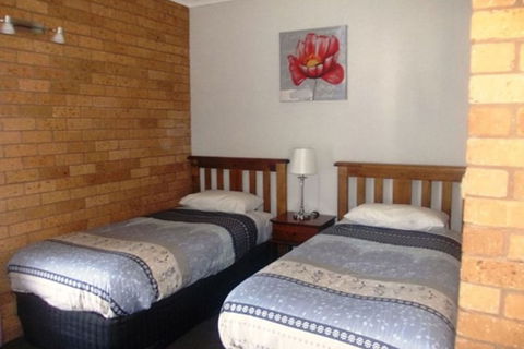 Centrepoint Motel - Sunshine Coast Guide 5
