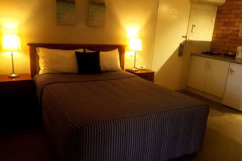 Centrepoint Motel - Sunshine Coast Guide 7