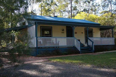 Telegraph Retreat Cottages - Sunshine Coast Guide 1