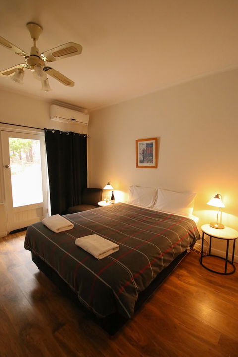 Cape Jervis Accommodation & Caravan Park - Sunshine Coast Guide 3