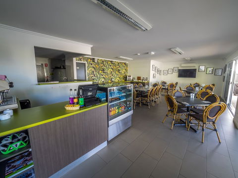 Mackay Oceanside Central Hotel - Sunshine Coast Guide 3