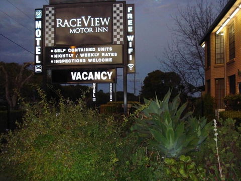 A Raceview Motor Inn - Sunshine Coast Guide 1