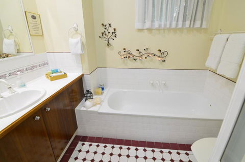 Rosevillehouse Bed & Breakfast - Sunshine Coast Guide 5