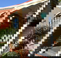 Old Coach Motor Inn - Sunshine Coast Guide