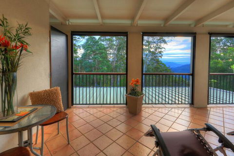 Mapleton Falls Accommodation - Sunshine Coast Guide 4