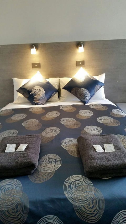 Colac Central Hotel-Motel - Sunshine Coast Guide 0