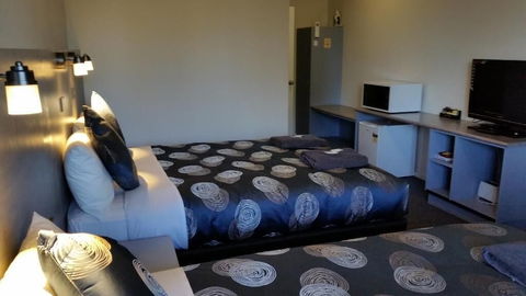 Colac Central Hotel-Motel - Sunshine Coast Guide 3