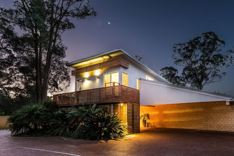 Inn The Tuarts Guest Lodge Busselton - Sunshine Coast Guide 0