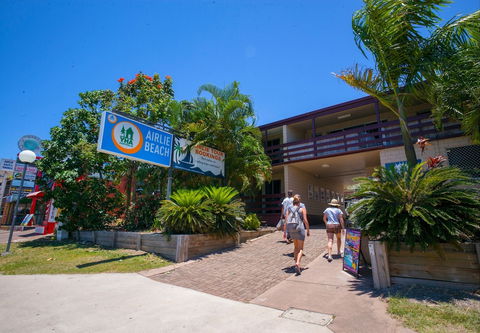 Airlie Beach YHA - Hostel - Sunshine Coast Guide 0