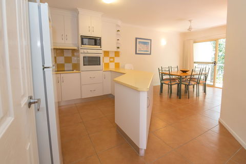 Beach Court - Sunshine Coast Guide 3