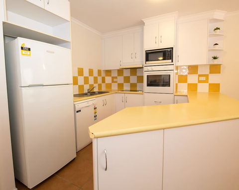 Beach Court - Sunshine Coast Guide 2
