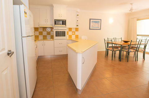 Beach Court - Sunshine Coast Guide 1