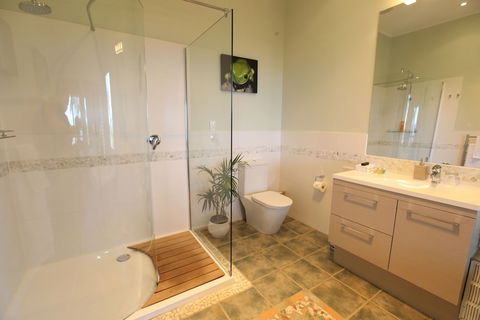 Avocado Sunset B&B - Sunshine Coast Guide 6