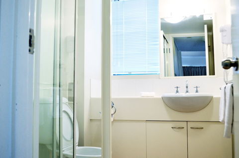 Spring Hill Mews Apartments - Sunshine Coast Guide 6