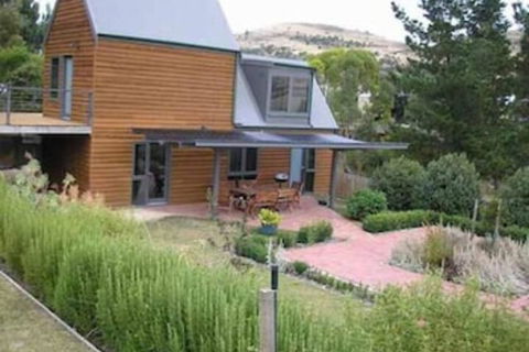 Red Brier Cottage Accommodation - Sunshine Coast Guide 1