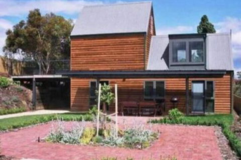 Red Brier Cottage Accommodation - Sunshine Coast Guide 3
