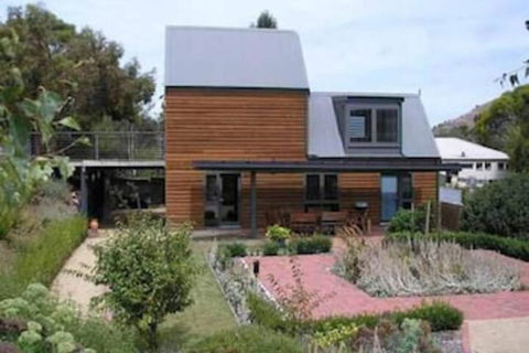 Red Brier Cottage Accommodation - Sunshine Coast Guide 5