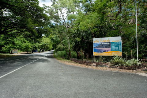 Ellis Beach Oceanfront Bungalows - Campground - Sunshine Coast Guide 4