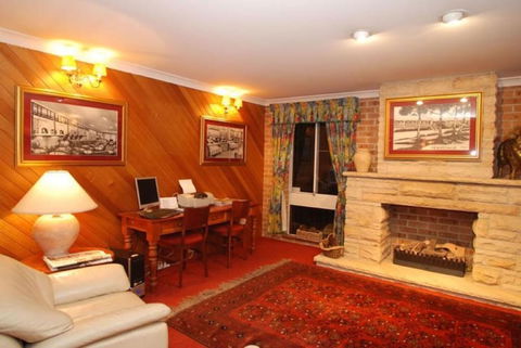 The Hermitage Motel - Sunshine Coast Guide 5