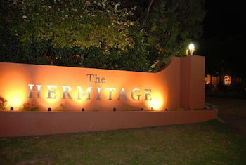 The Hermitage Motel - Sunshine Coast Guide 4