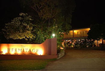 The Hermitage Motel - Sunshine Coast Guide 3