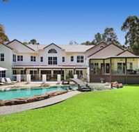 Kingfishers Manor - Sunshine Coast Guide