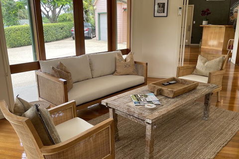 Arabella Garden Inn Motel - Sunshine Coast Guide 1