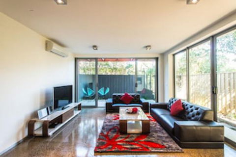 Orange Serviced Apartment - Sunshine Coast Guide 0