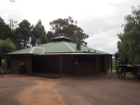 Augusta Sheoak Chalets - Sunshine Coast Guide 0