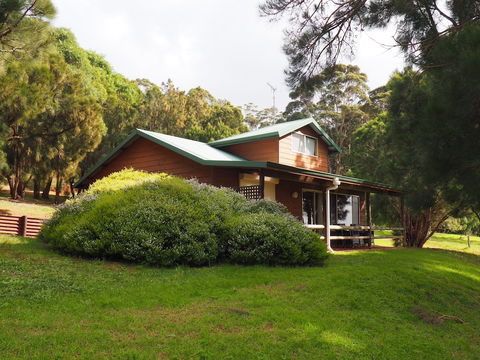 Augusta Sheoak Chalets - Sunshine Coast Guide 2