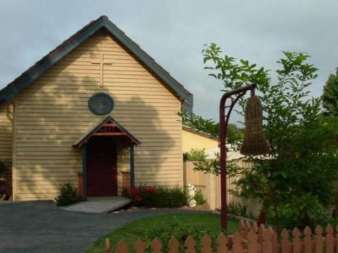 Bell Chapel B & B - Sunshine Coast Guide 0