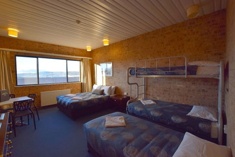 Alpine Resort Motel - Sunshine Coast Guide 6